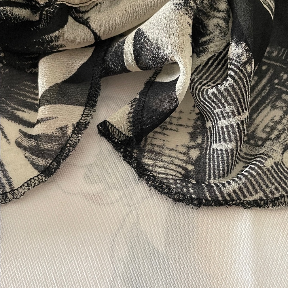Seventh Avenue | Y2k Black & White Chiffon Floral Cityscape Ruffle Skirt - Picture 11 of 11